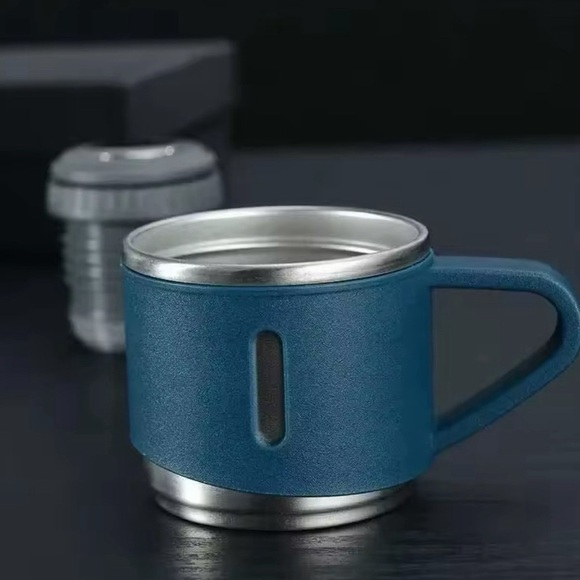 Stainless Steel Vacuum Insulated Bottle - Picture 4 of 14